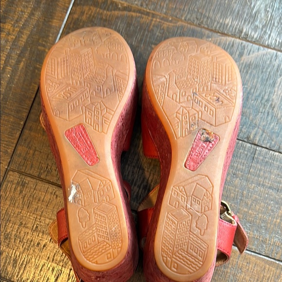 Born Red Leather wedge Sandals - Picture 3 of 4